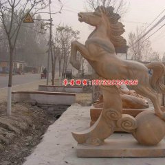 石雕奔馬，晚霞紅石雕馬