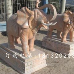 象鼻向上大象石雕，晚霞紅大象雕塑