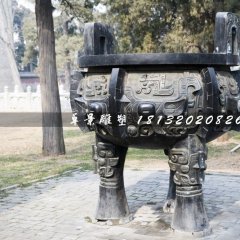 仿古銅鼎，廣場三足銅鼎