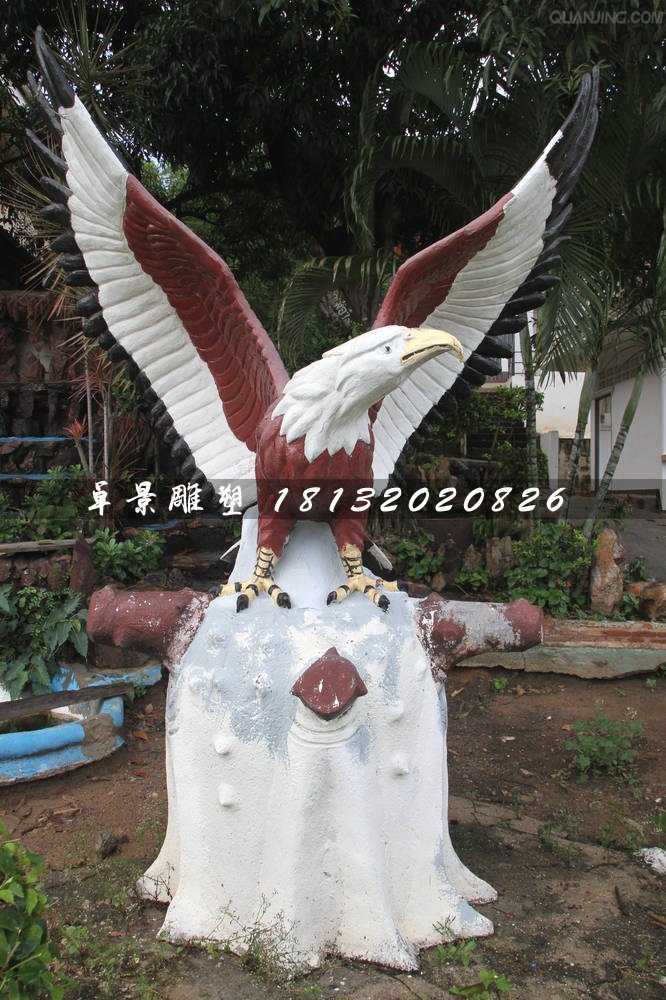 玻璃鋼老鷹雕塑，雄鷹展翅雕塑