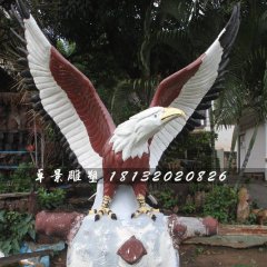 玻璃鋼老鷹雕塑，雄鷹展翅雕塑