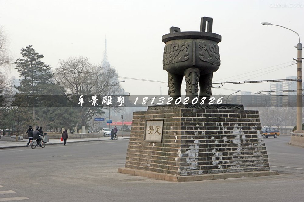 安定銅雕，廣場三足銅鼎雕塑