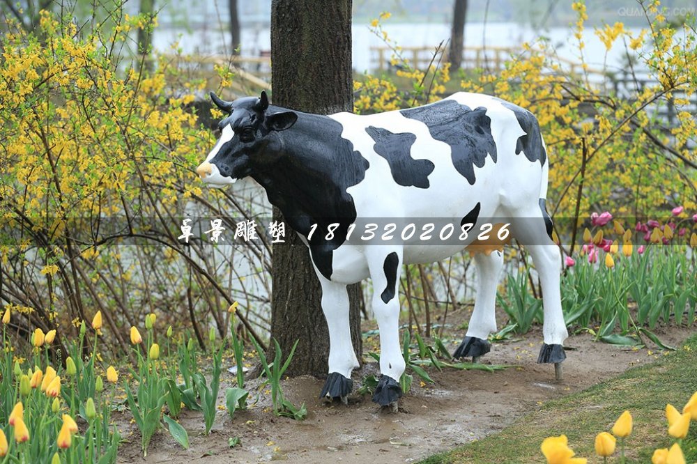 奶牛雕塑，公園玻璃鋼仿真奶牛雕塑