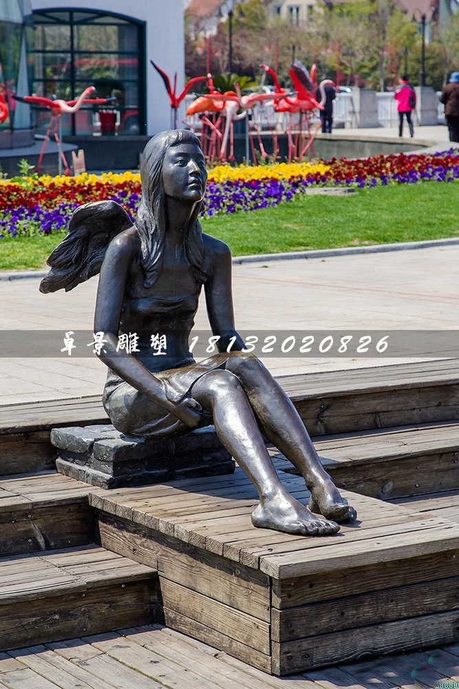 坐在路邊的少女銅雕，公園人物雕塑