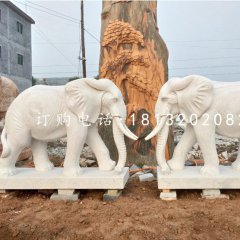 象鼻向下大象石雕，公園動物石雕