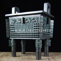 四足鼎，廣場青銅鼎