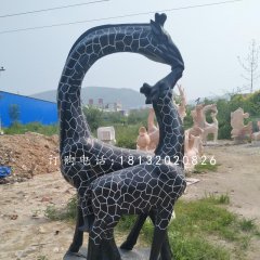 親嘴鹿石雕，青石動物雕塑
