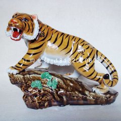 玻璃鋼老虎上山雕塑，動物雕塑