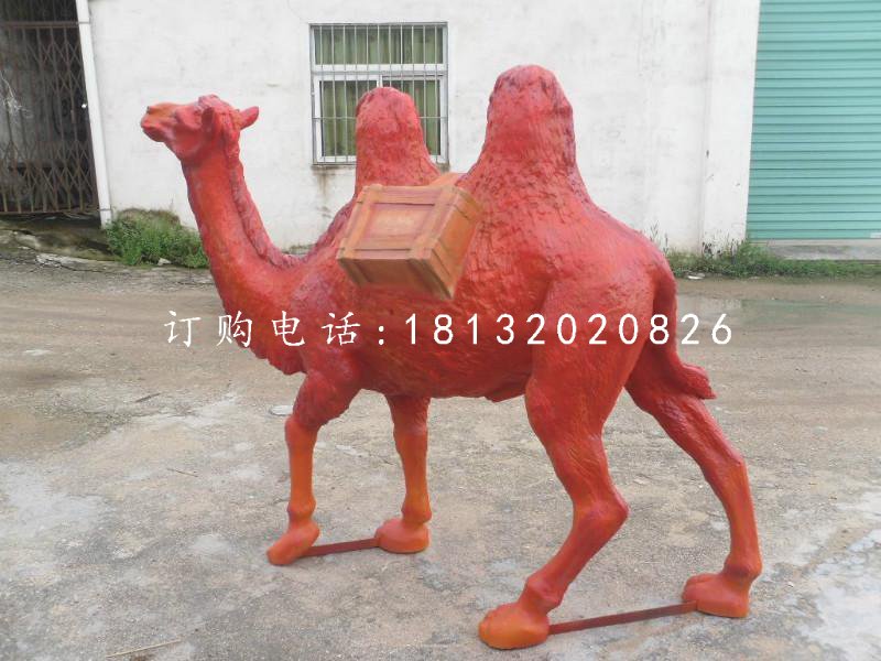 紅色駱駝雕塑，玻璃鋼動物雕塑