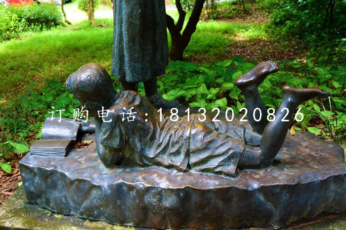 小孩趴著看書雕塑，公園景觀銅雕