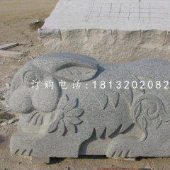 小兔子石雕，青石動物雕塑