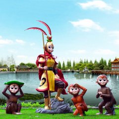 孫悟空和小猴子雕塑，玻璃鋼卡通動物雕塑