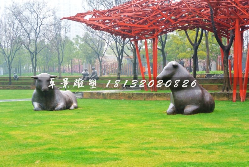 抽象牛銅雕，公園動物銅雕